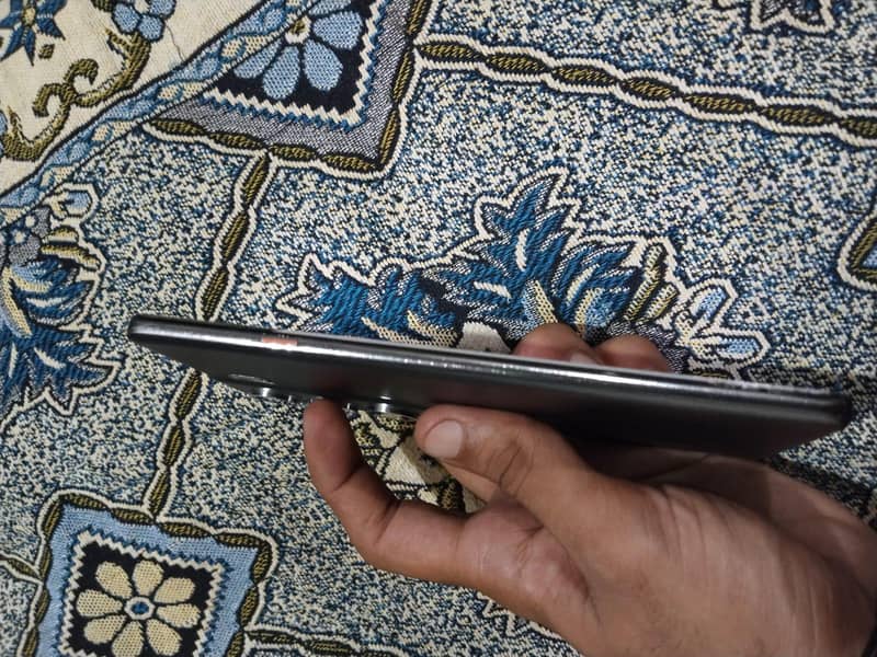 Tecno CAMON 40 Pro 1