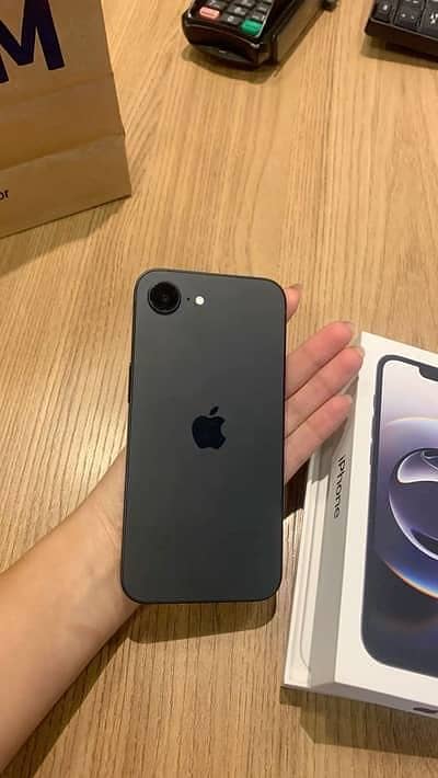 Apple iPhone 16e 128Gb complete box