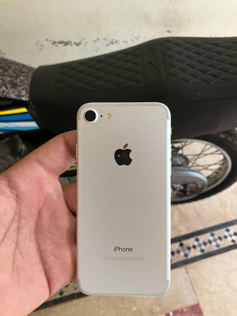 Apple iPhone 7 1
