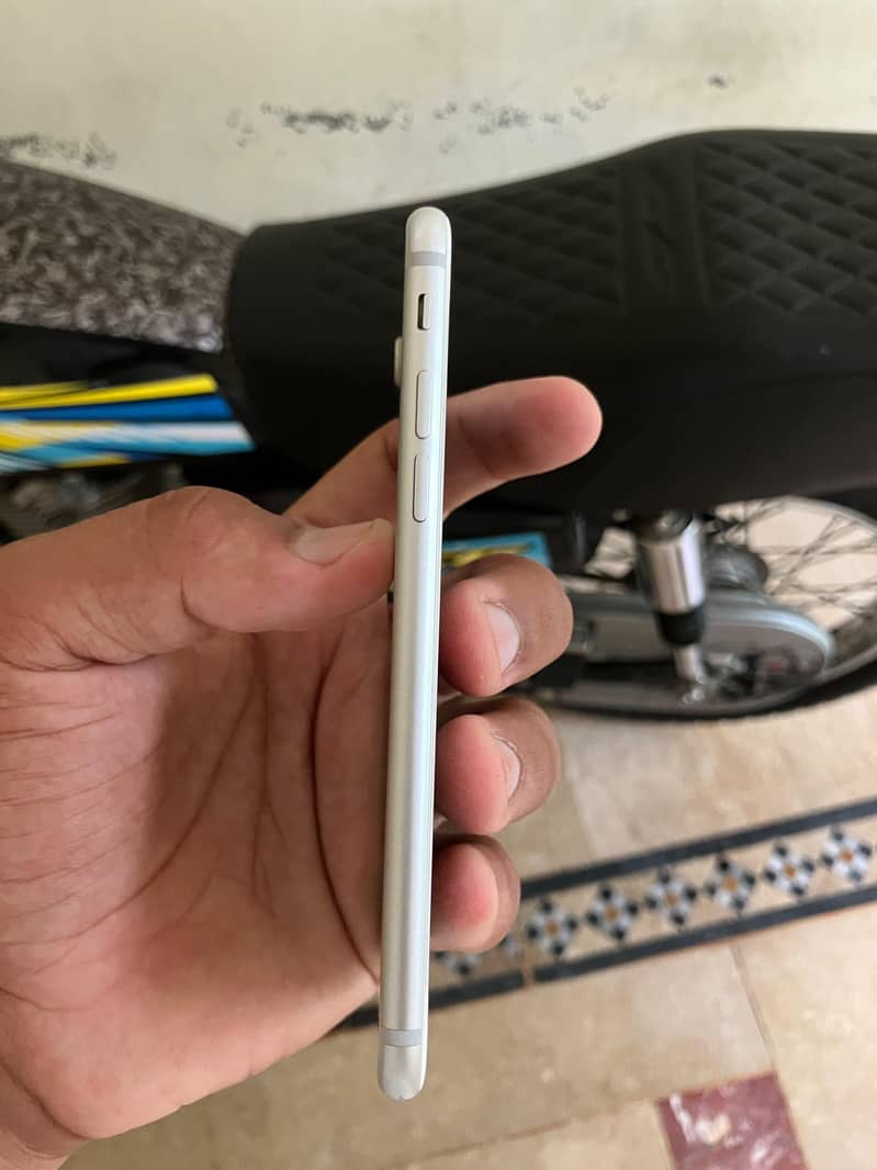 Apple iPhone 7 2