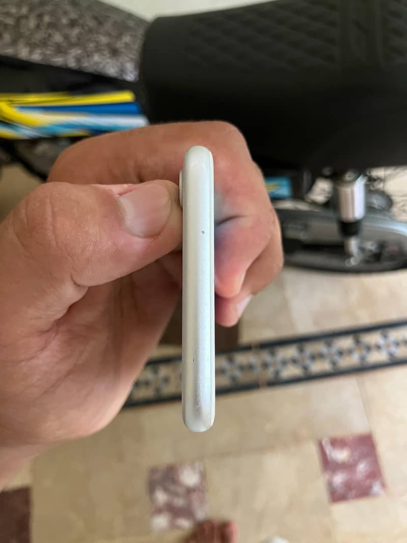 Apple iPhone 7 3