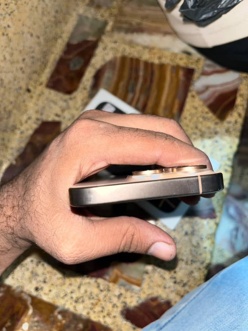 Apple iPhone 16 Pro 1