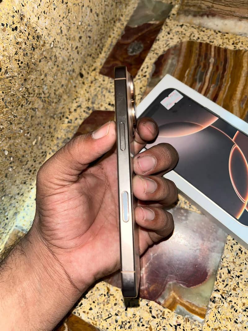 Apple iPhone 16 Pro 4