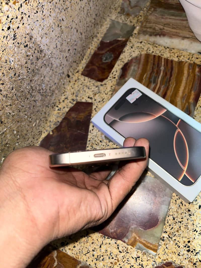 Apple iPhone 16 Pro 6
