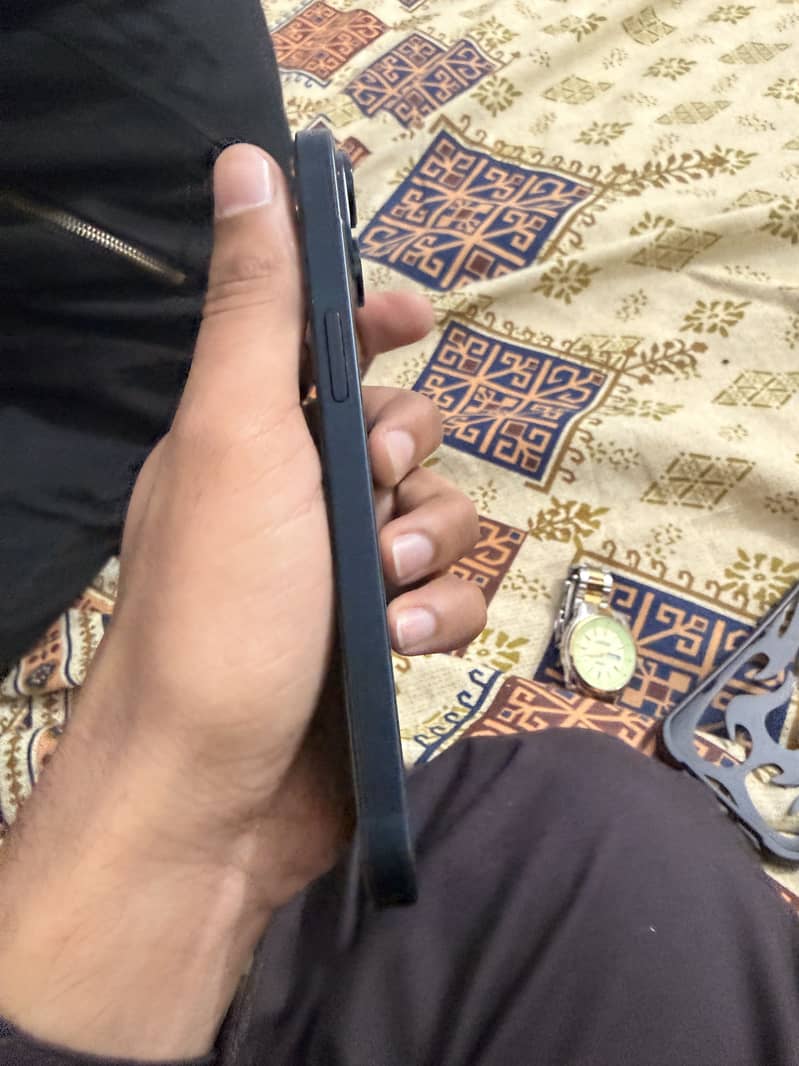 Apple iPhone 13 2