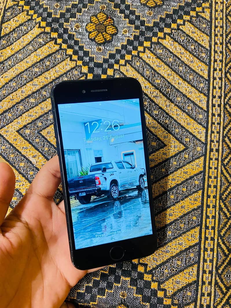 Apple iPhone 7 0