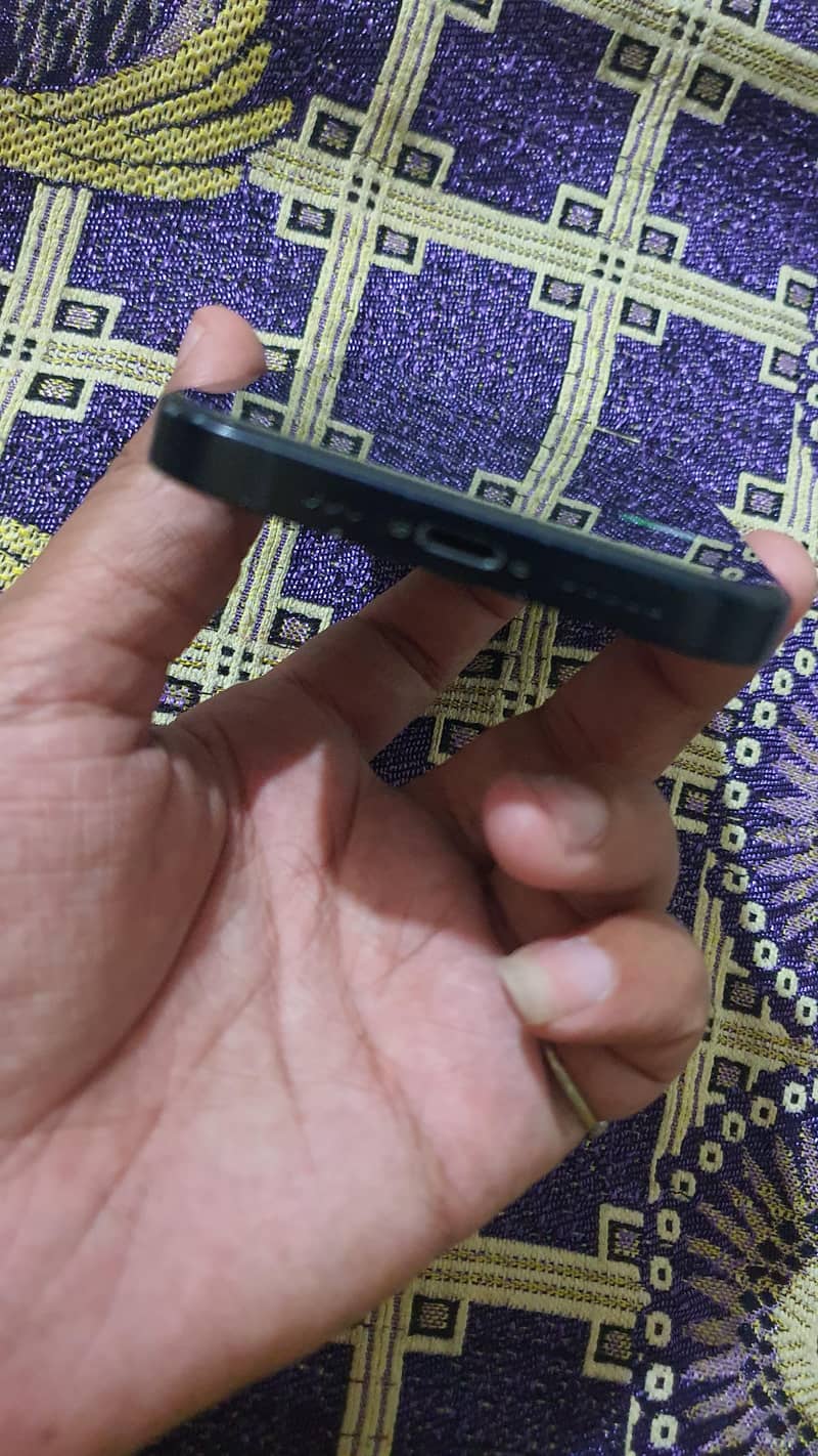 Apple iPhone 12 3