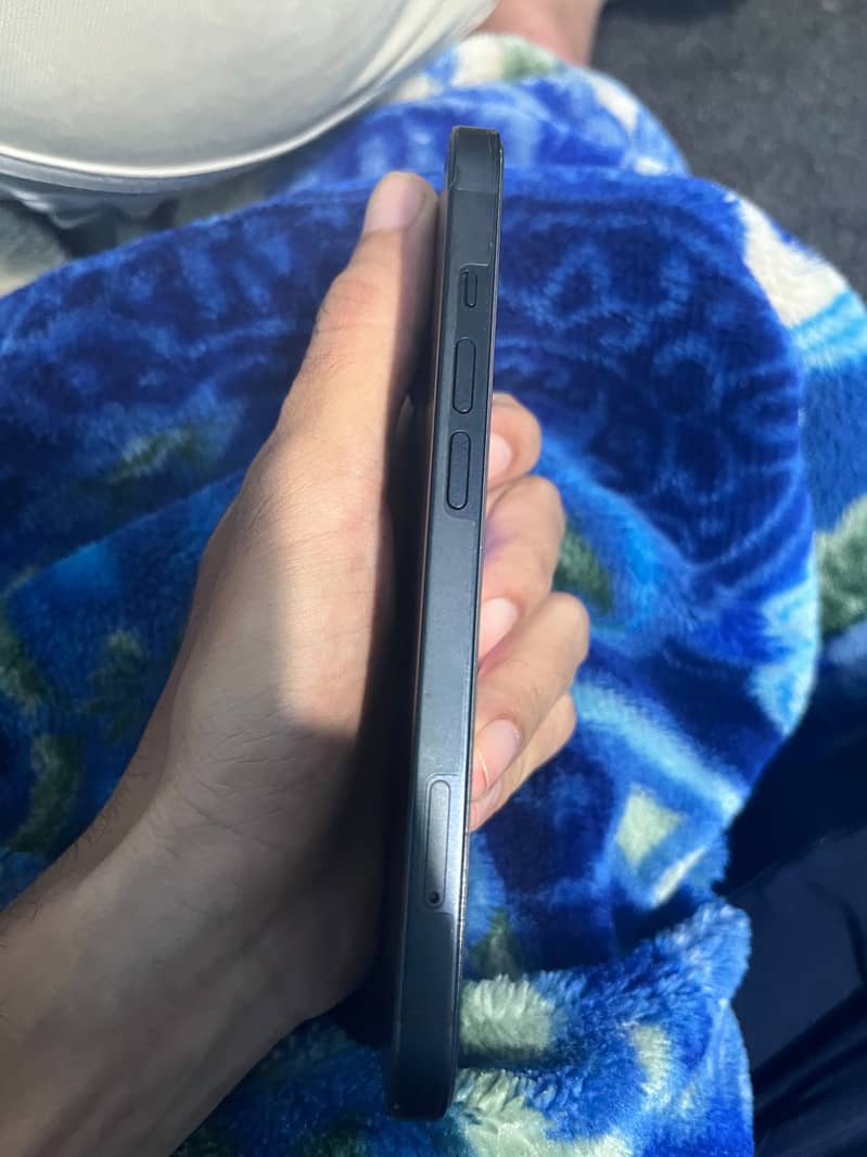 Apple iPhone 13 0
