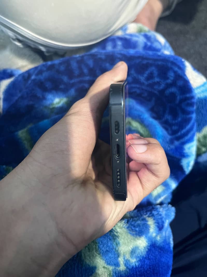Apple iPhone 13 5