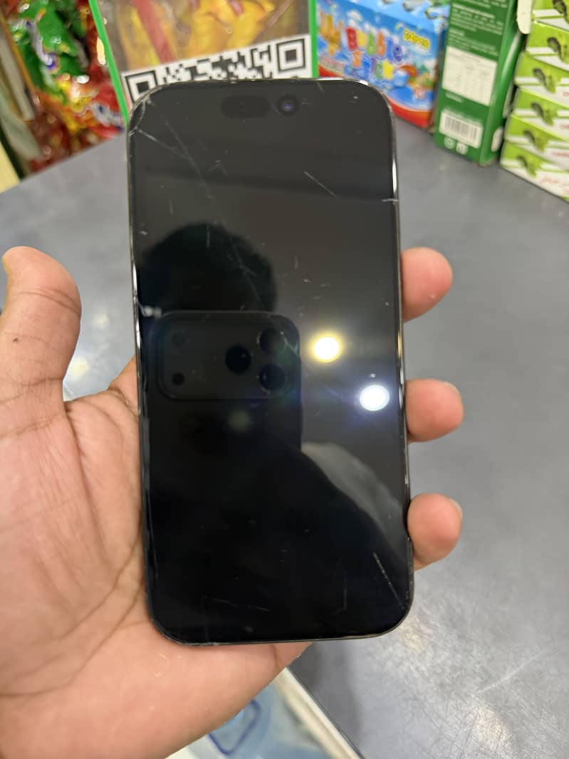 Apple iPhone 16 Pro 1