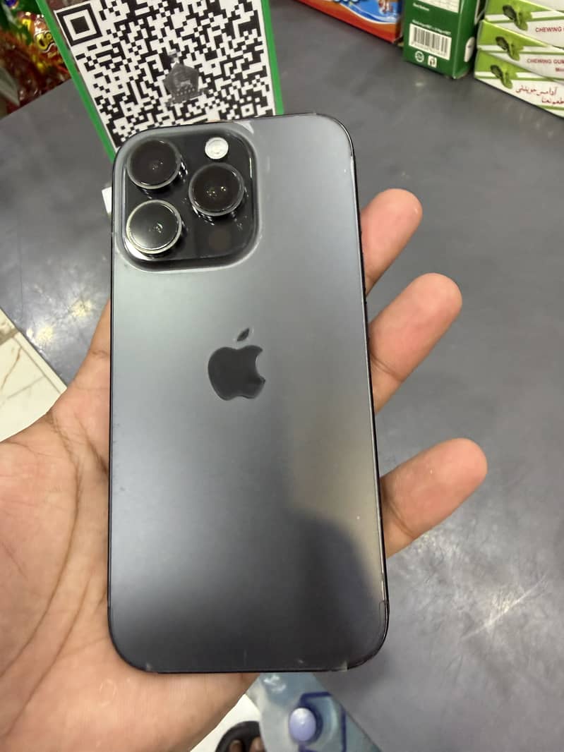Apple iPhone 16 Pro 3