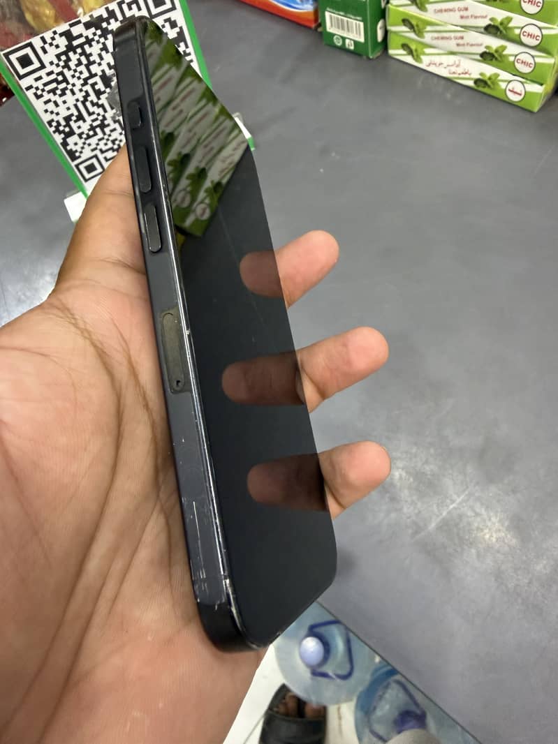 Apple iPhone 16 Pro 9