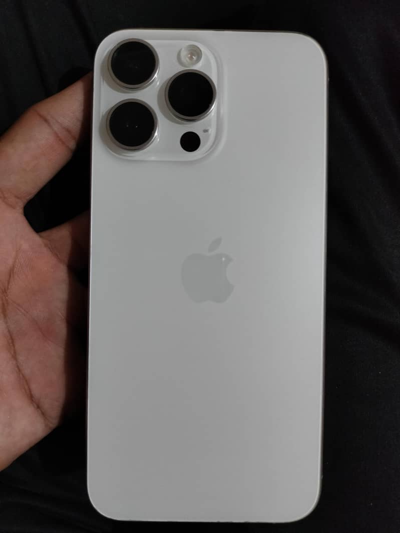 Apple iPhone 15 Pro Max 1