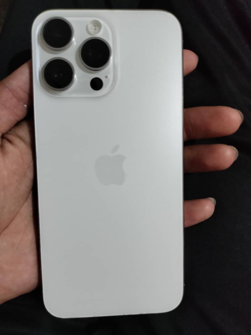 Apple iPhone 15 Pro Max 2