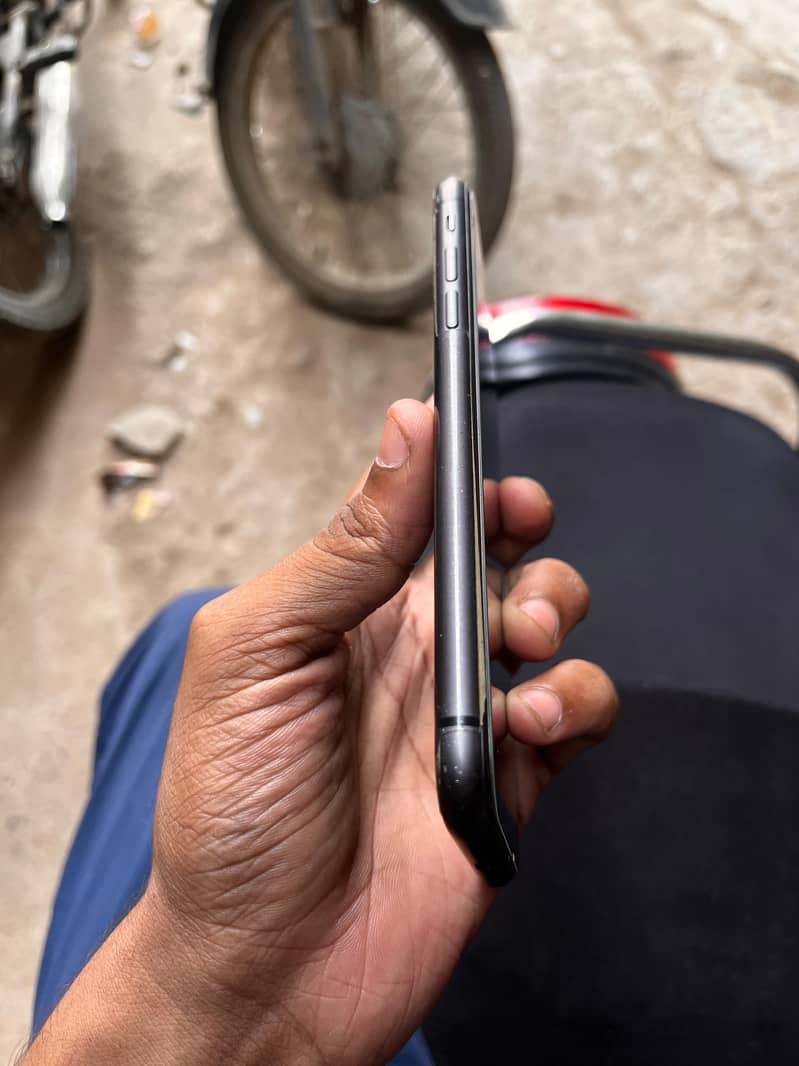 Apple iPhone 11 2