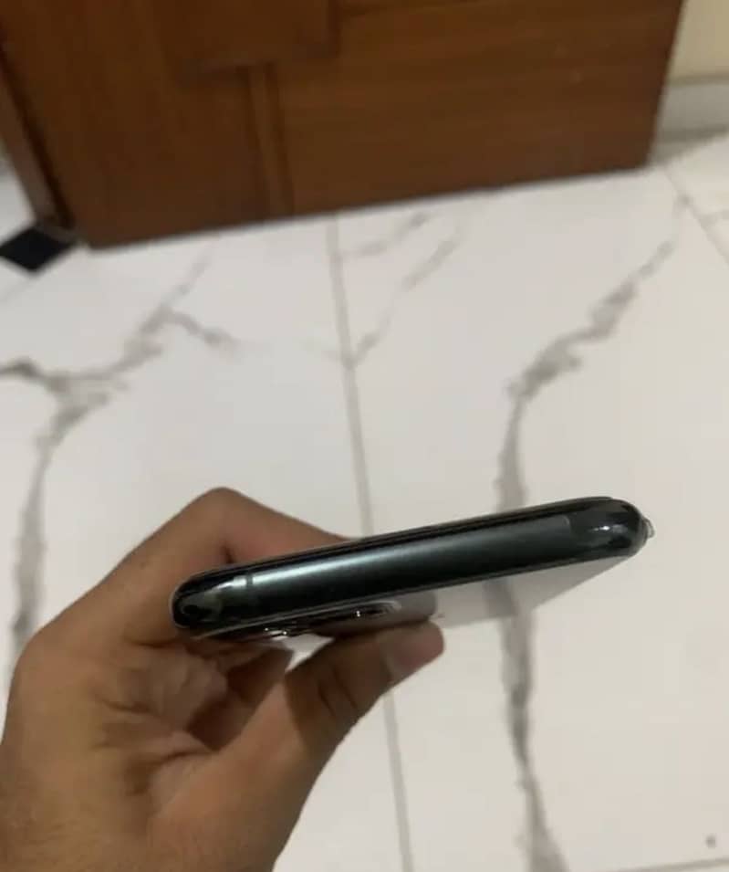 iPhone 11 Pro 4