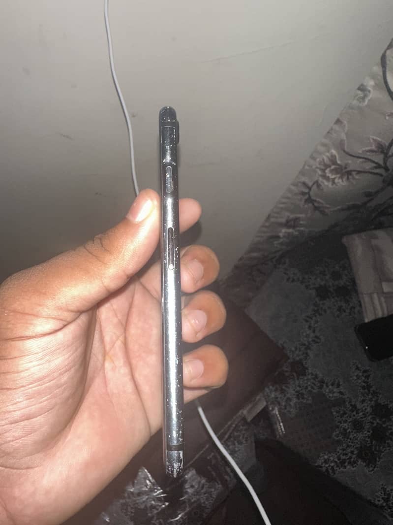 Apple iPhone 7 2