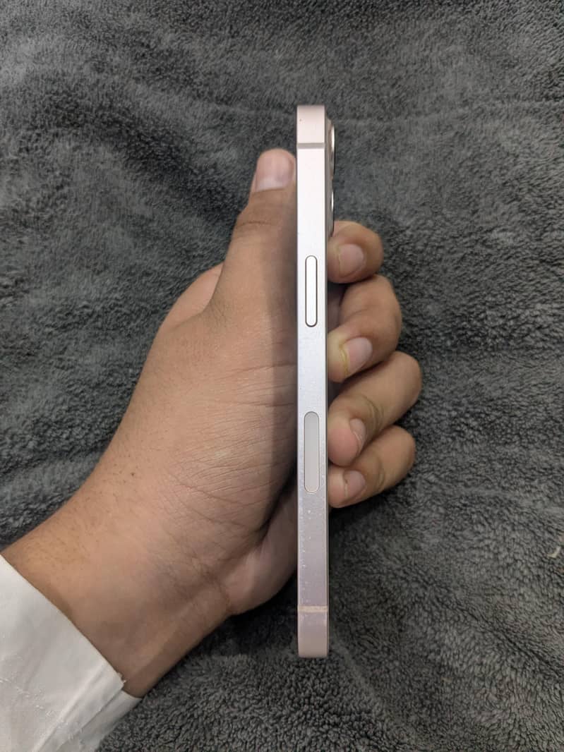 Apple iPhone 13 2