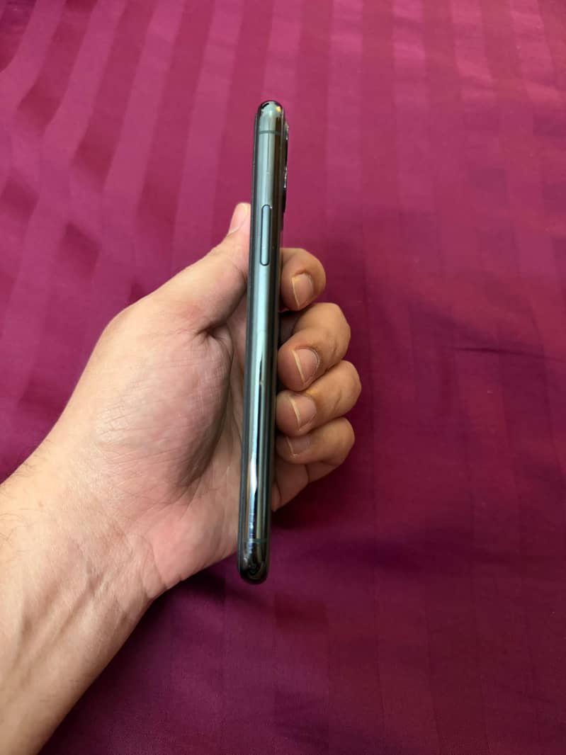 Apple iPhone 11 Pro 3