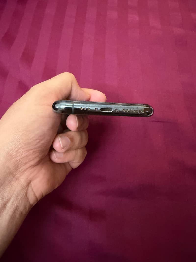 Apple iPhone 11 Pro 4