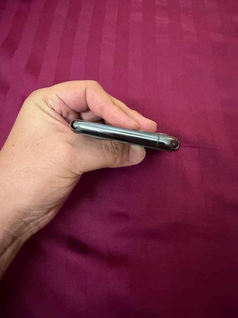 Apple iPhone 11 Pro 6