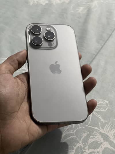 Apple iPhone 16 Pro
