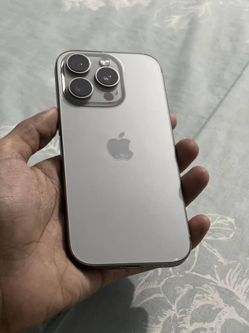 Apple iPhone 16 Pro 0
