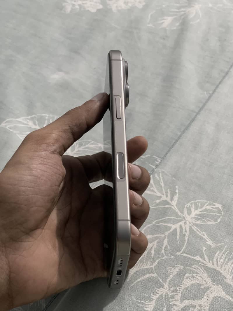 Apple iPhone 16 Pro 4