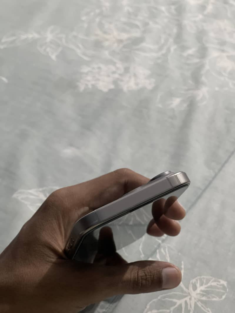 Apple iPhone 16 Pro 6