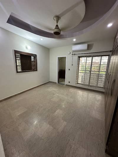 HOUSE FOR RENT ONLY FAMILY