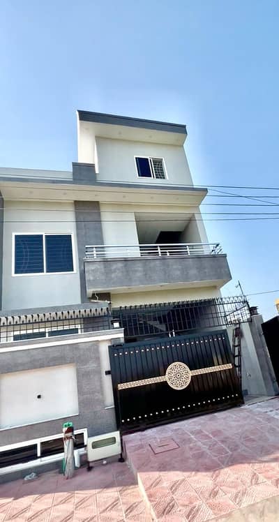 Students Shelter Girls Hostel i-11 Near FAST, Nutech, Air, Bahria