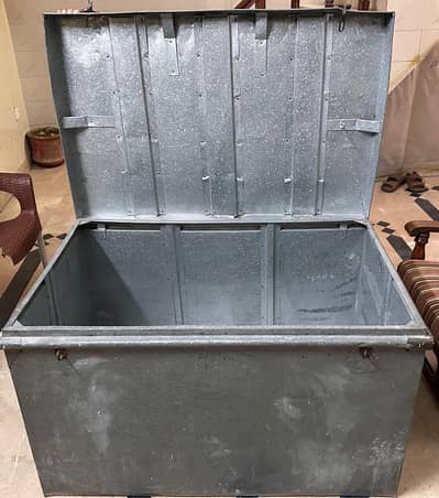 steel trunk petti