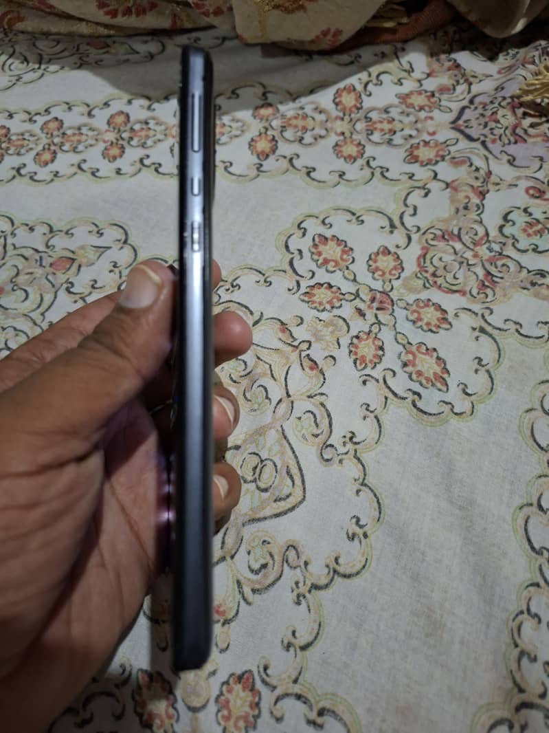 Sharp Aquas Zero 5G basic gaming phone 4