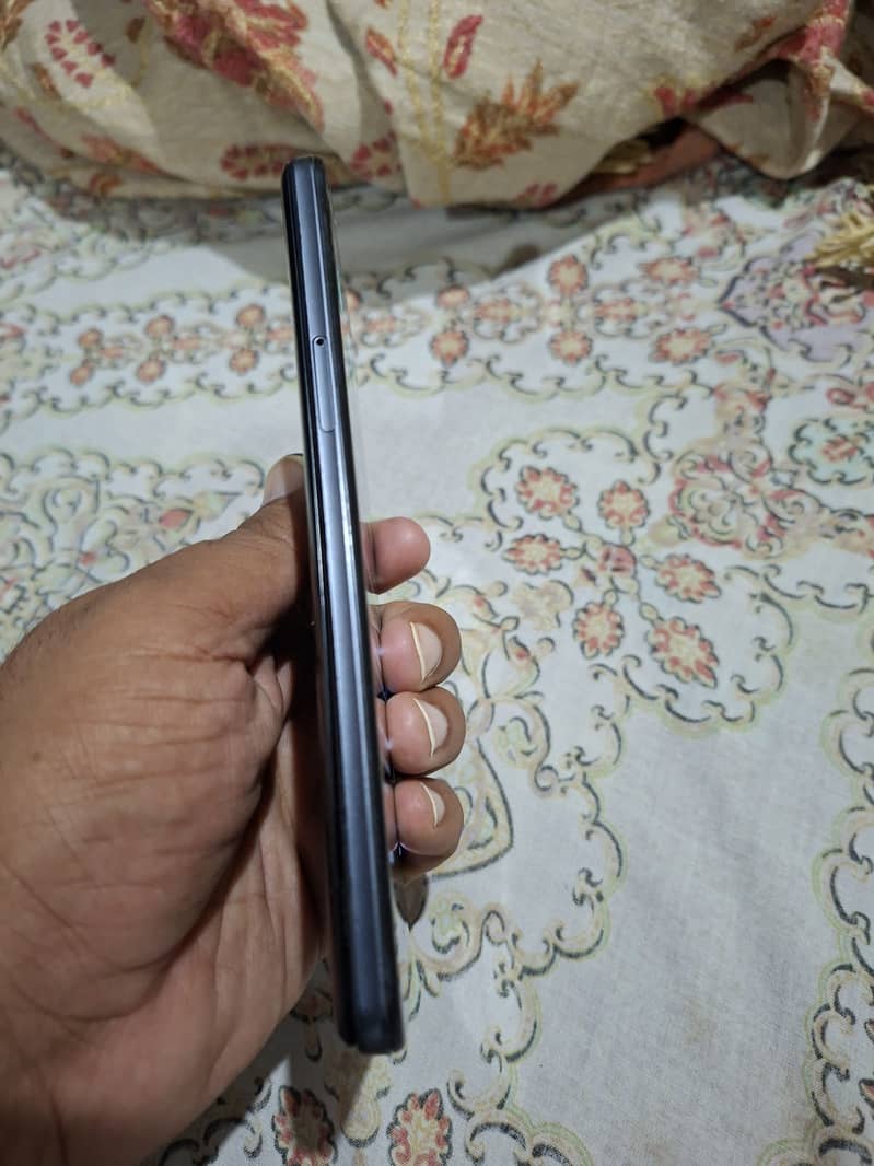 Sharp Aquas Zero 5G basic gaming phone 6
