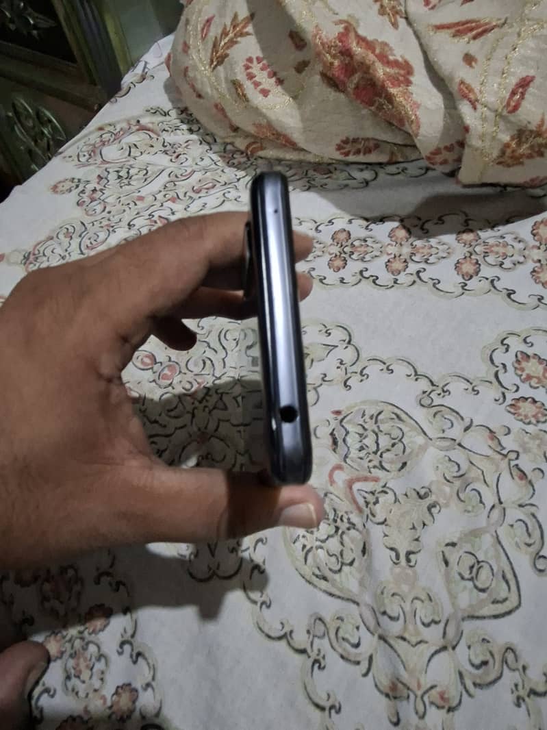 Sharp Aquas Zero 5G basic gaming phone 7