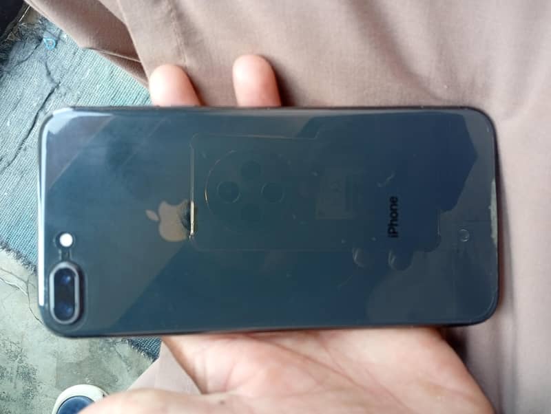 iPhone 8 Plus 0