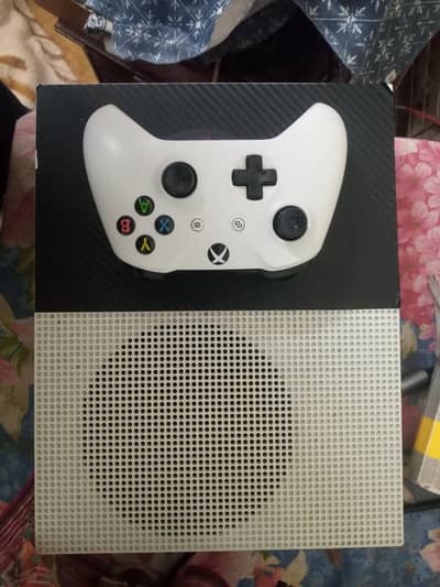 Xbox one S( 1 TB)