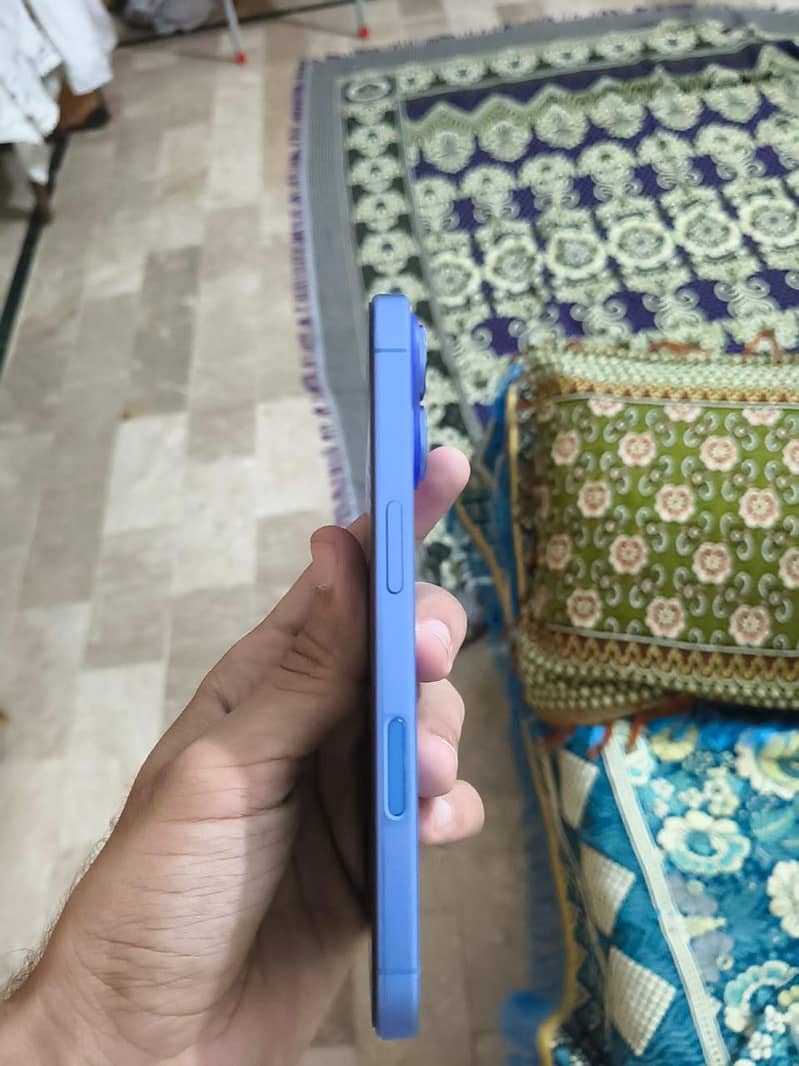 Apple iPhone 16 3