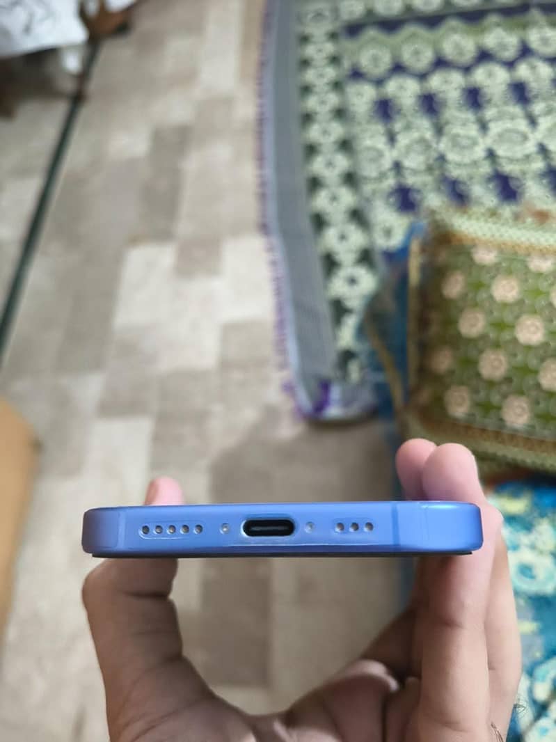 Apple iPhone 16 5