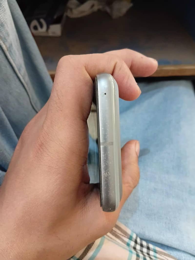 Google Pixel 8 4
