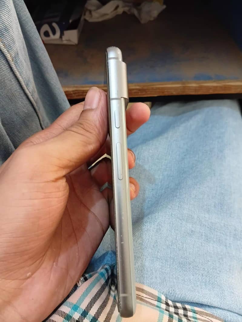 Google Pixel 8 5