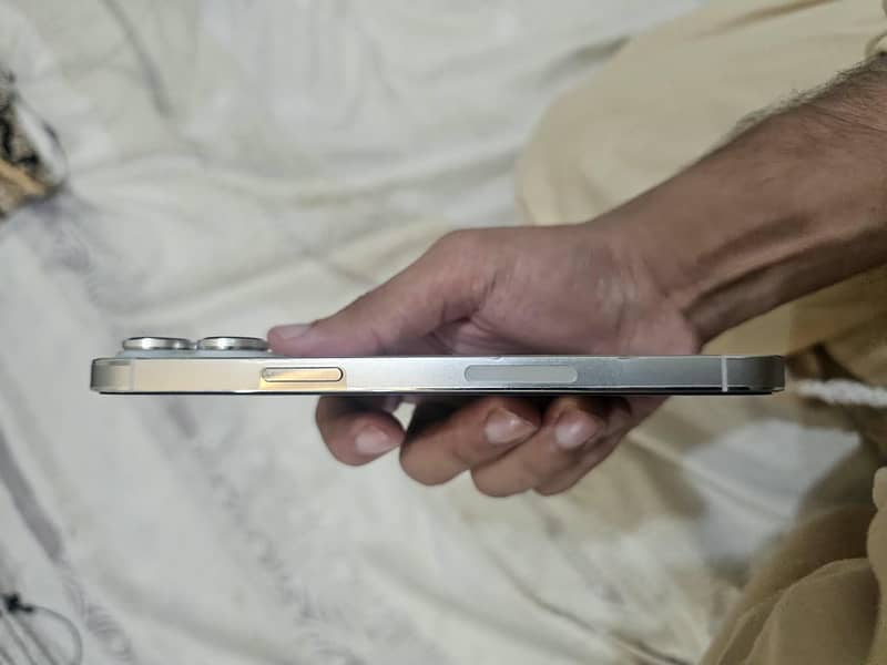 Apple iPhone 14 Pro Max 0
