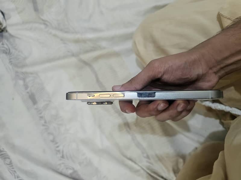Apple iPhone 14 Pro Max 3