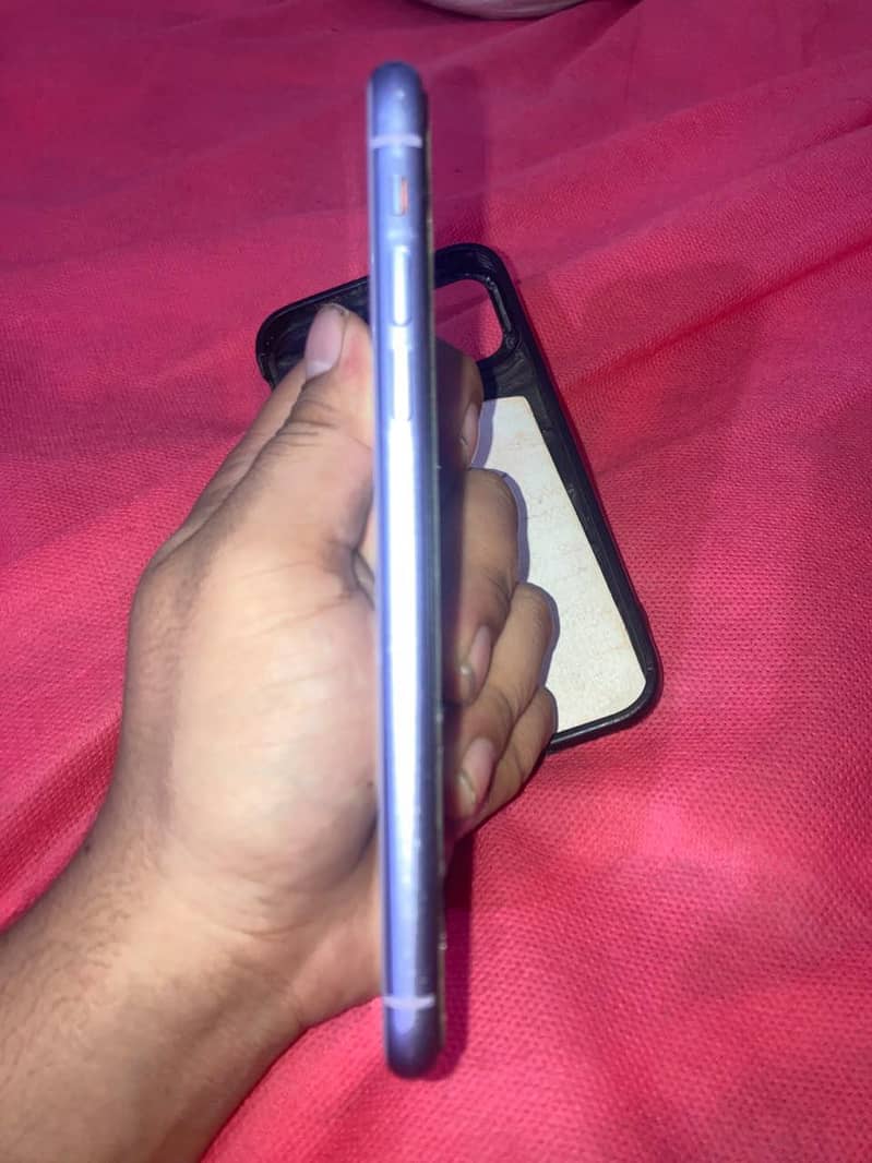 Apple iPhone 11 3