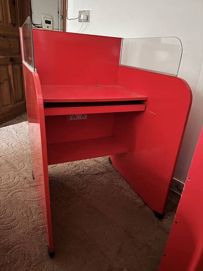 Single person computer cabin