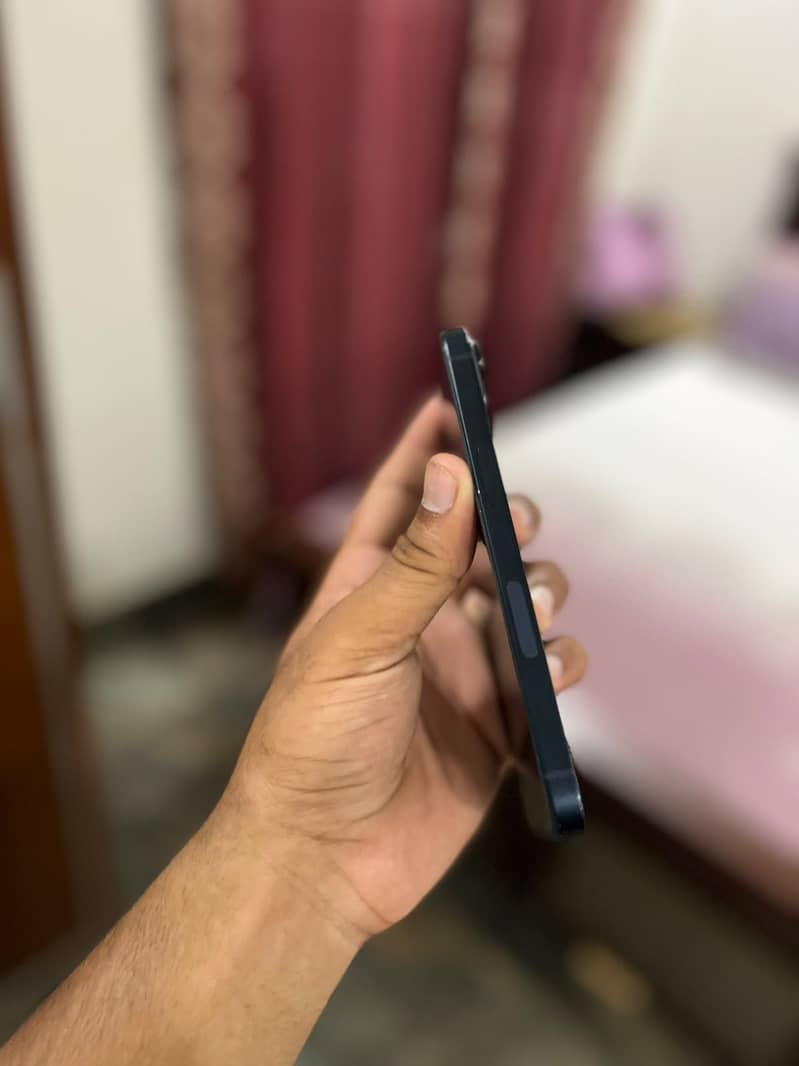 Apple iPhone 13 4
