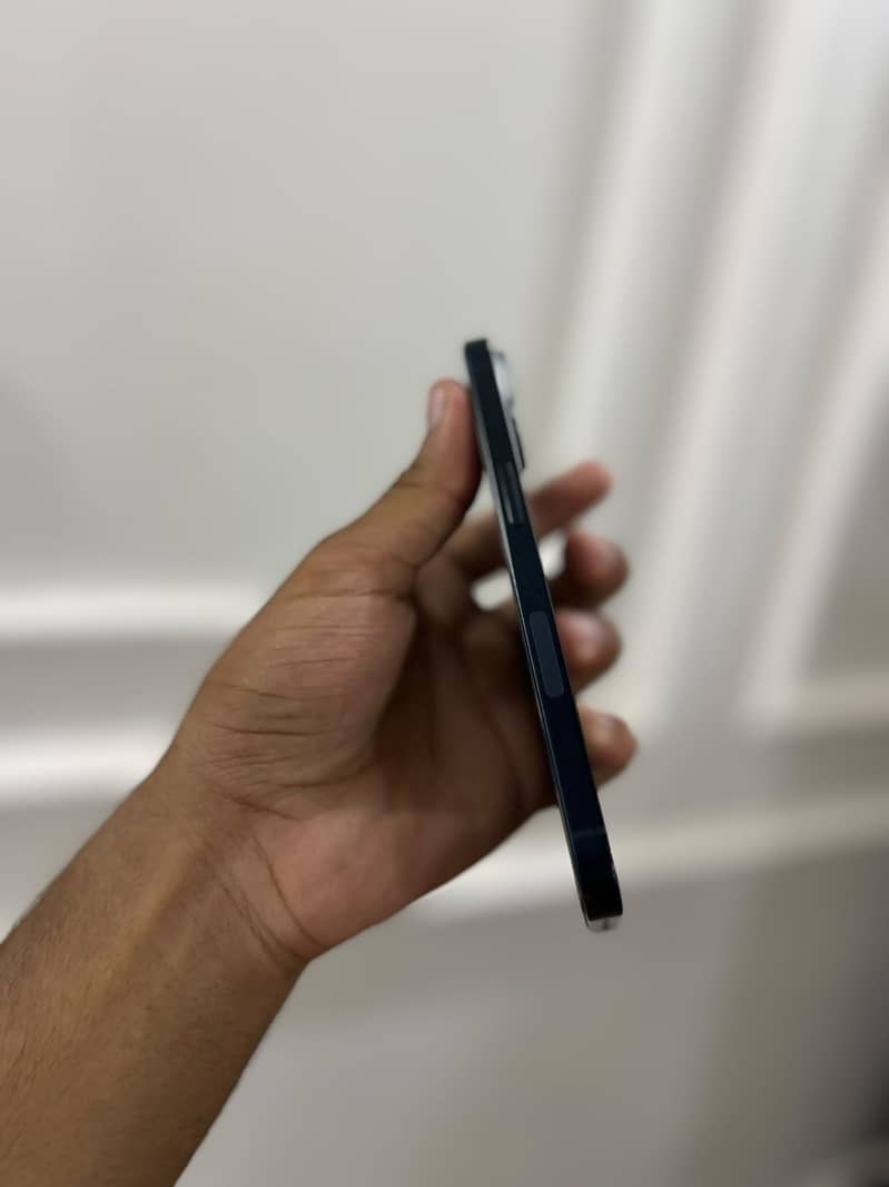 Apple iPhone 13 5