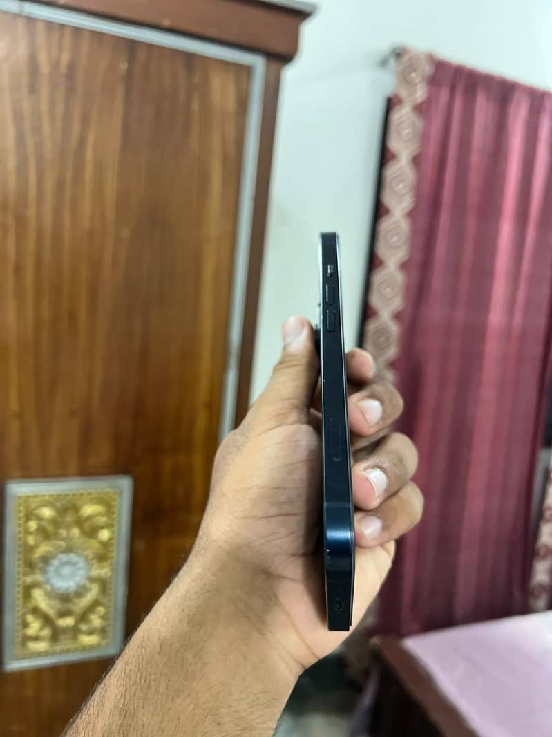 Apple iPhone 13 6