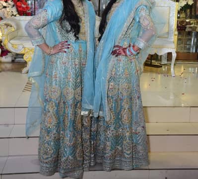 urgent sale used mexci pair dono medium sizes hain