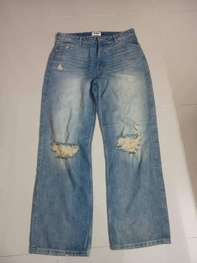 knee torn baggy jeans